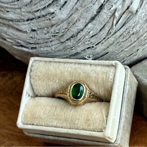 Vintage-Inspired Gold Ring with Emerald Green Stone